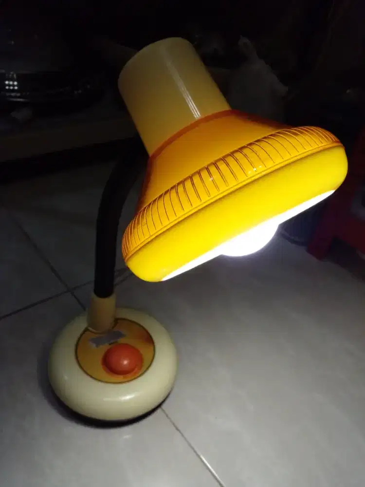 Lampu meja belajar 1970
