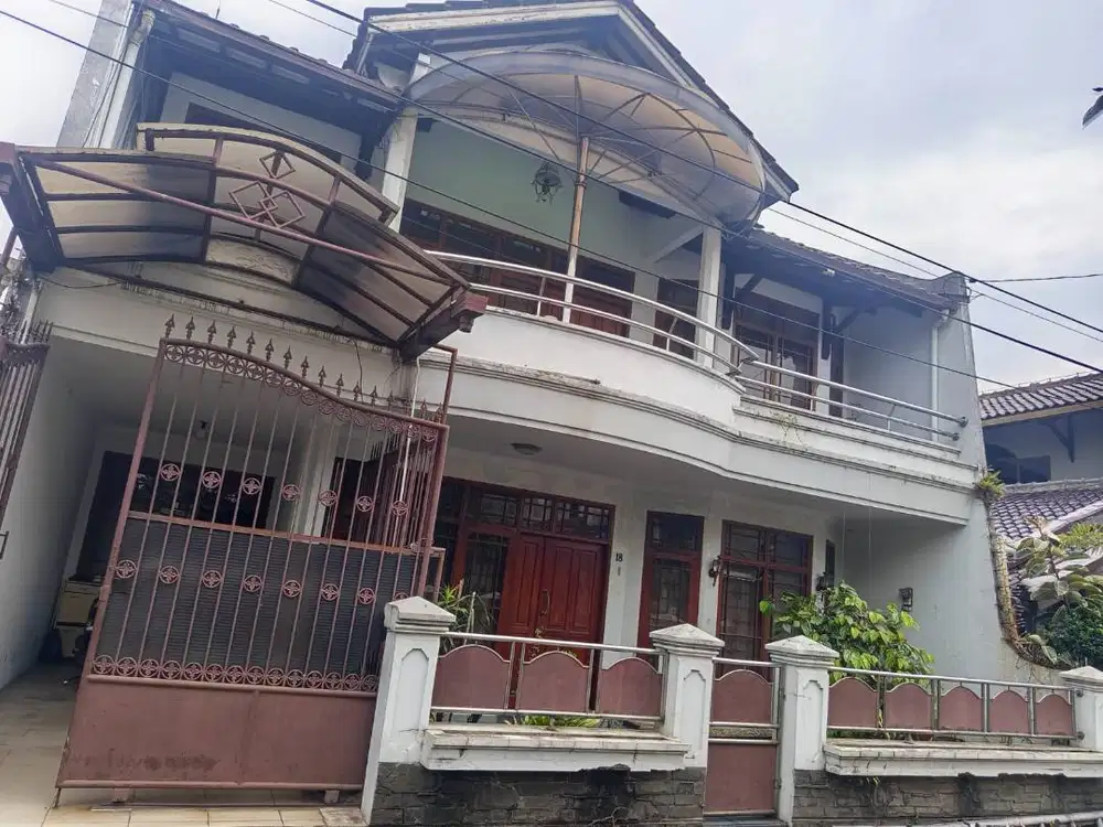 DIJUAL RUMAH 2,5 LANTAI DI CIBOLERANG INDAH