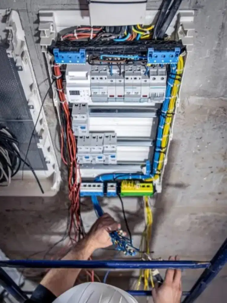 Tukang listrik panggilan