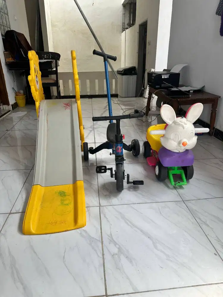 Jual Paket Mainan Perosotan + Sepeda + Mobil-mobilan cuma seratus Ribu