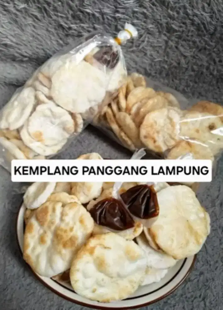 Krupuk kemplang panggang lampung