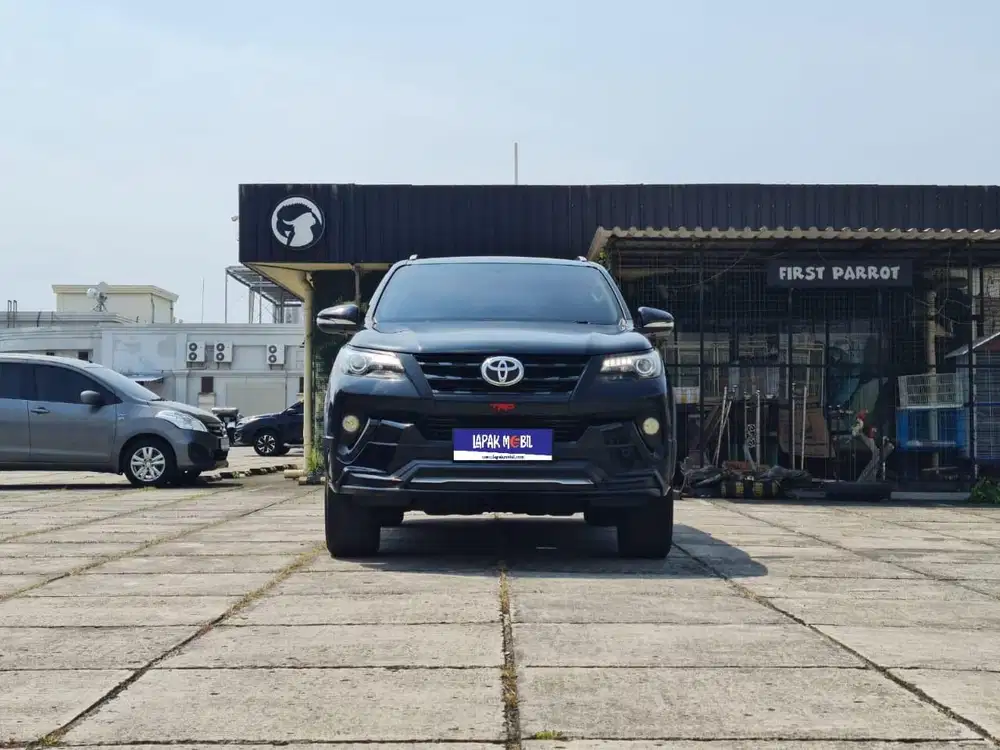 Toyota Fortuner VRZ Matic 2.4 AT Diesel 2017 Hitam KM 95RB