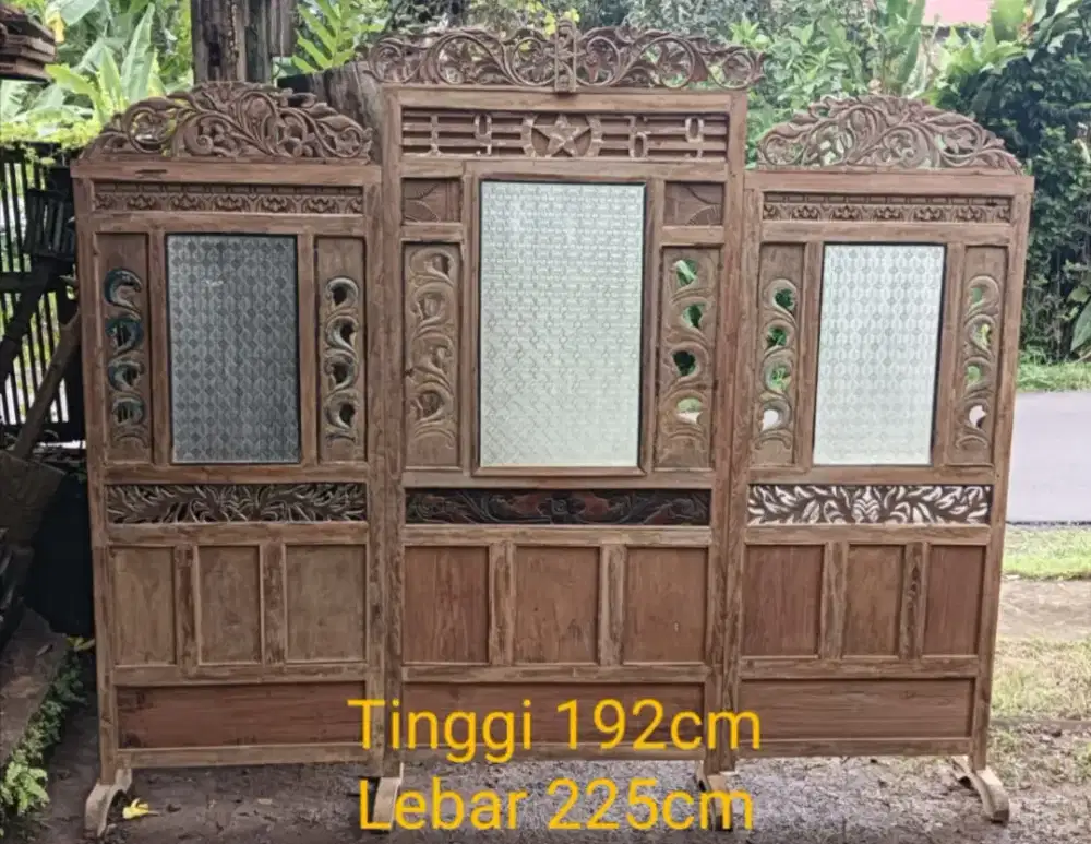 SEKAT PEMISAH RUANGAN / PARTISI UKIR MOTIF BUNGA