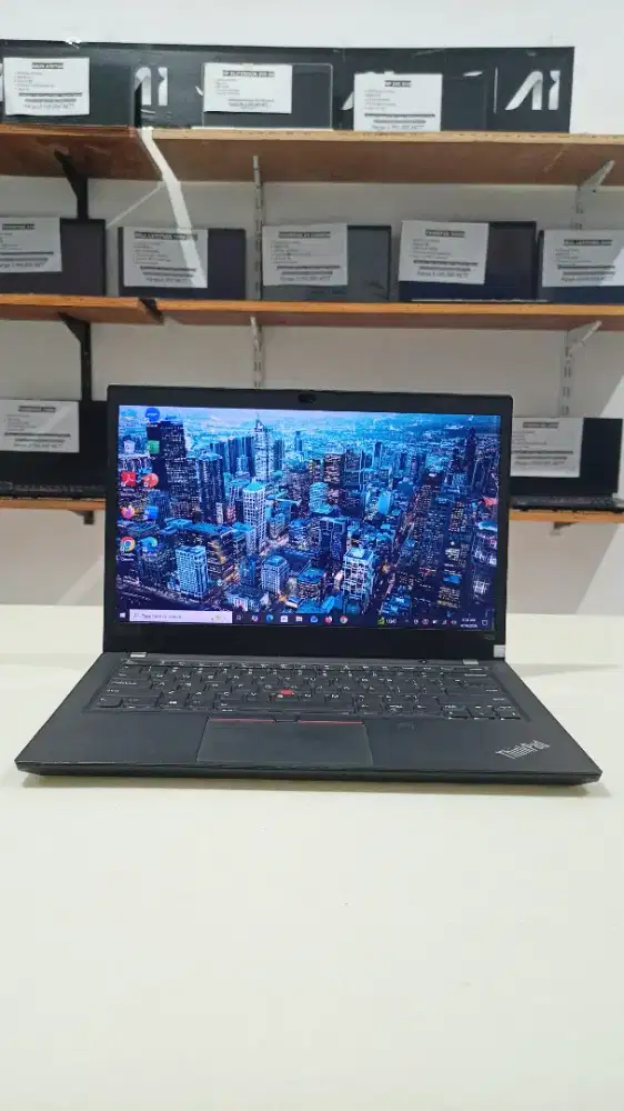 Laptop bekas Lenovo Thinkpad T490 Ram 16GB, intel core i7-Gen8, Nvidia