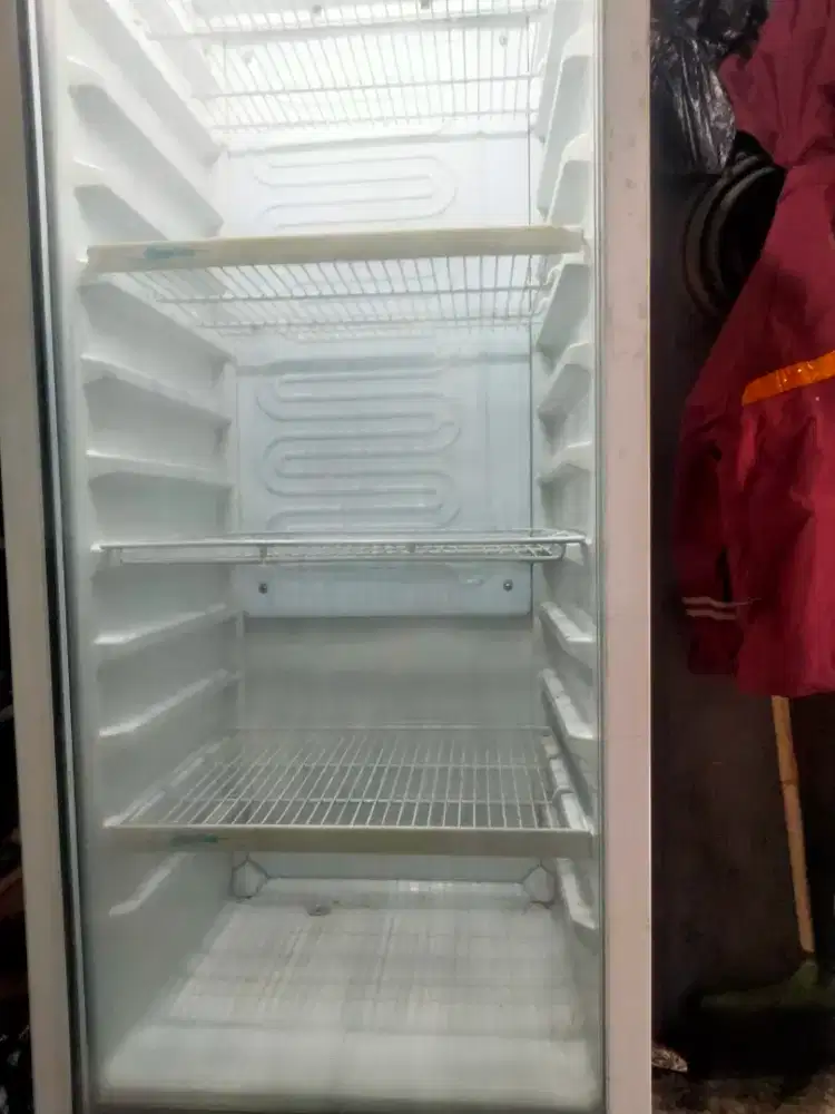 Showcase Polytron 4 rak tinggi normal