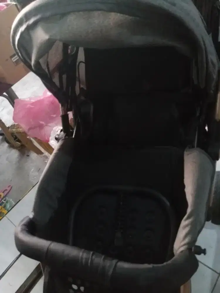 Stroller bayi kokoh dan besar