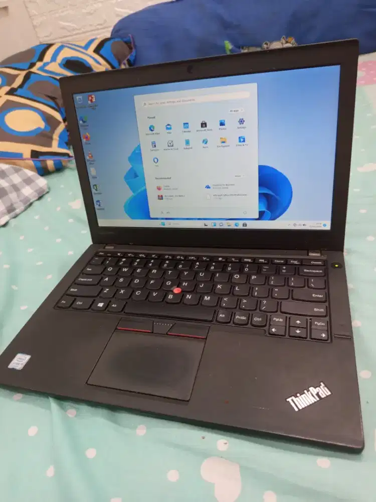 Laptop Lenovo Thinkpad x260 Core i5Ram 8gb/SSD . Lancar jaya
