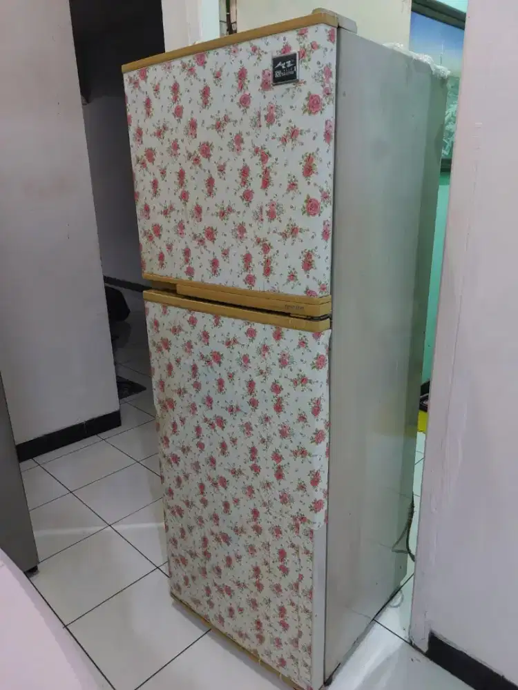 Kulkas Daiichi 2 pintu dingin normal