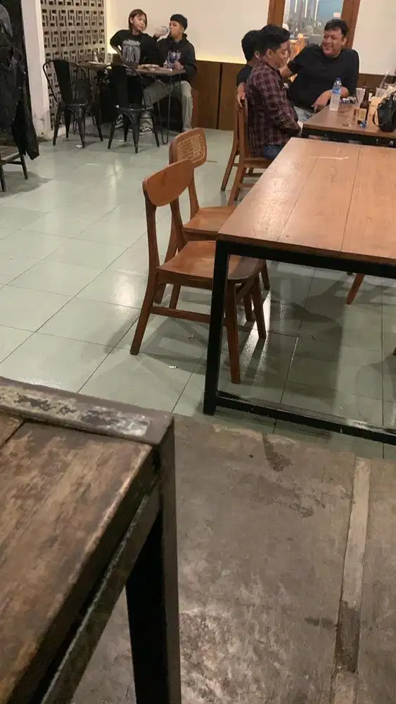 CARI PEGAWAI SERABUTAN TOKO BANGUNAN