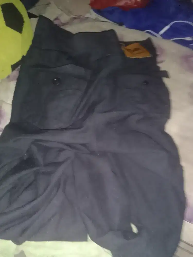 Jual celana, ukuran L yang kecil