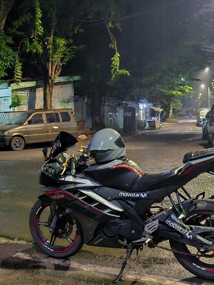 Yamaha R15 V2 tahun 2015