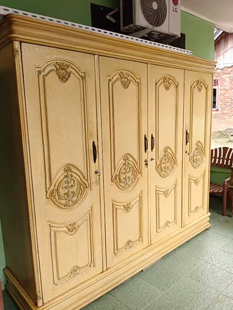 Lemari jati tua lama asli motif kulit jeruk