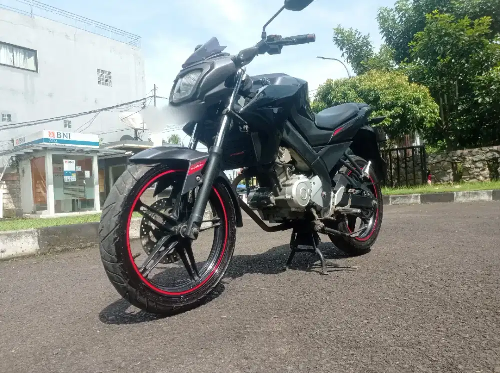 Dijual Motor Kesayangan Sangat Terawat Yamaha Vixion 150 cc Tahun 2014