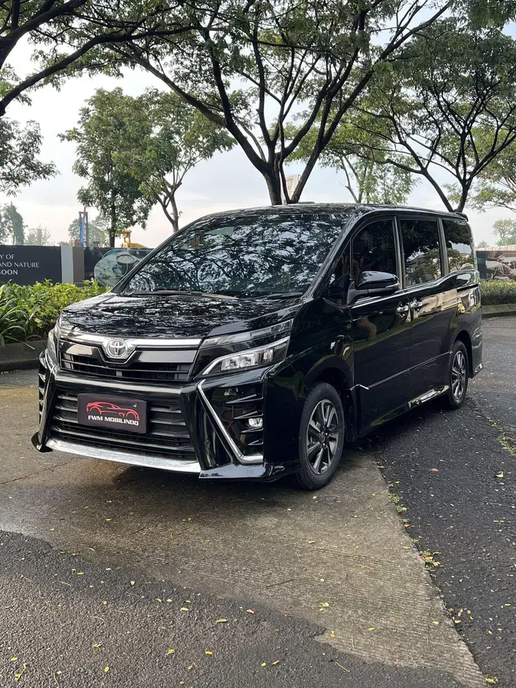 Toyota voxy 2021 hitam, nopol genap, mulus