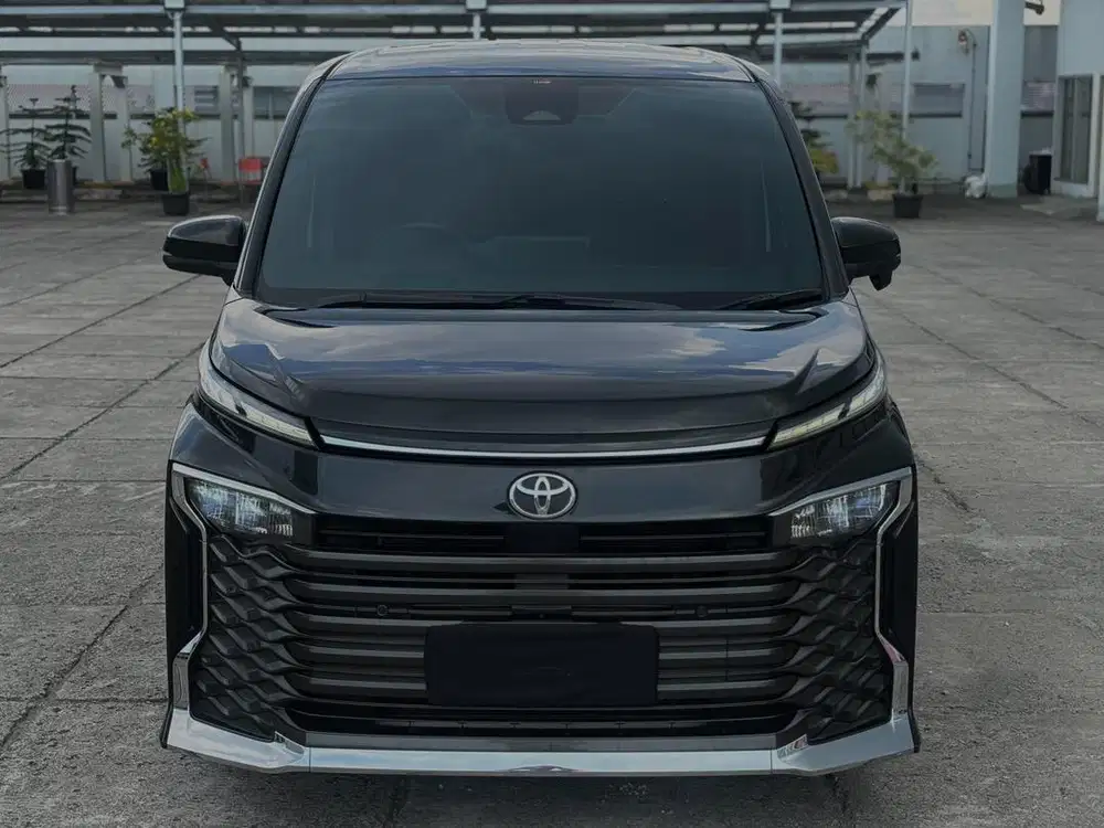 Toyota Voxy 2.0 2022 facelift 2023