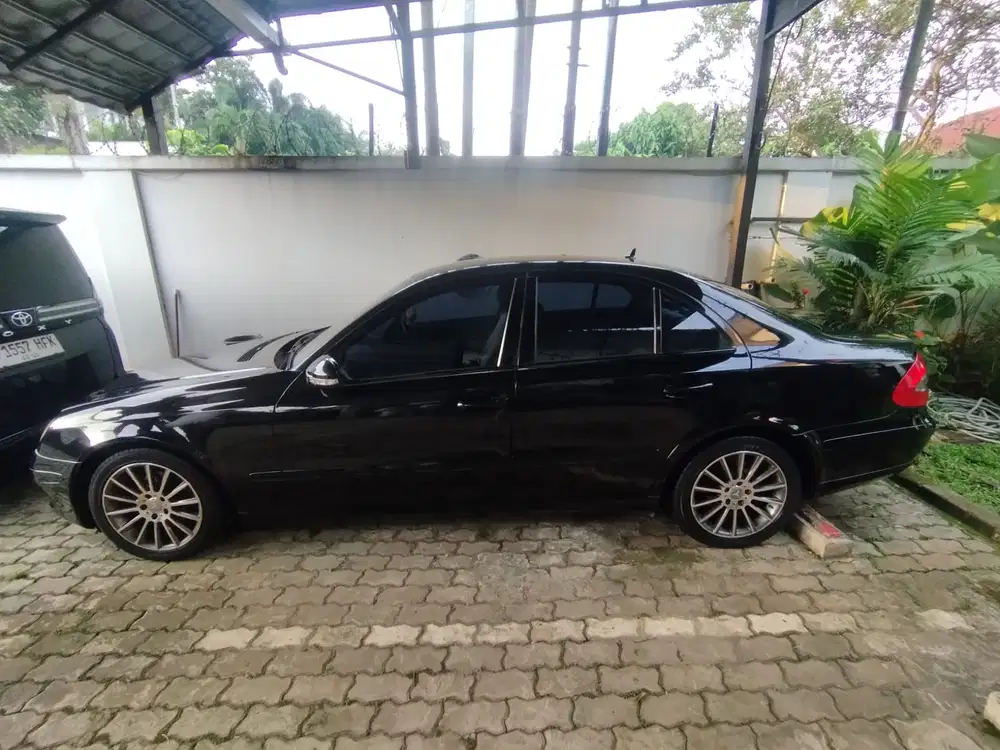 Mercedes-Benz E200 2009 Bensin