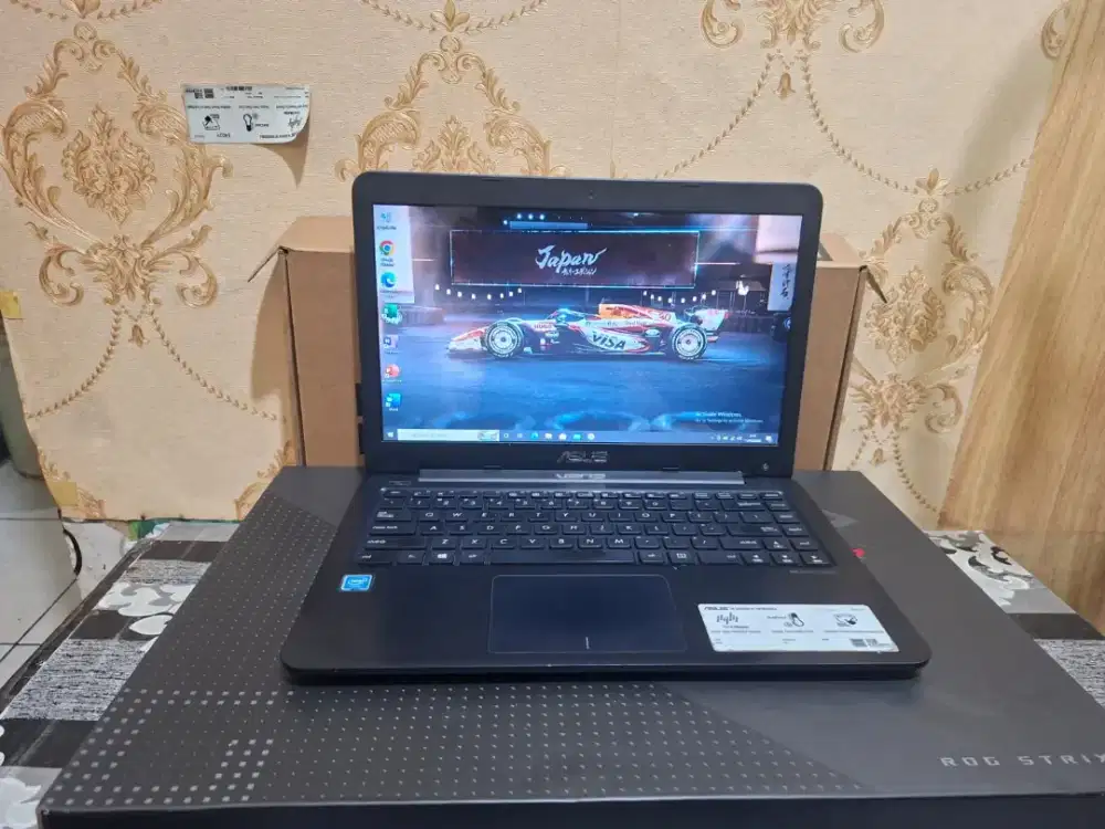 Laptop Asus Vivobook E402MA