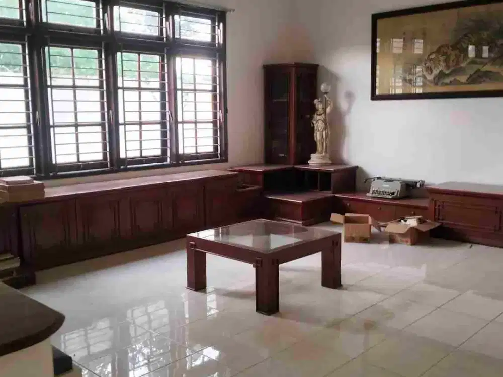 Jual Rumah Luas Manyar Jaya