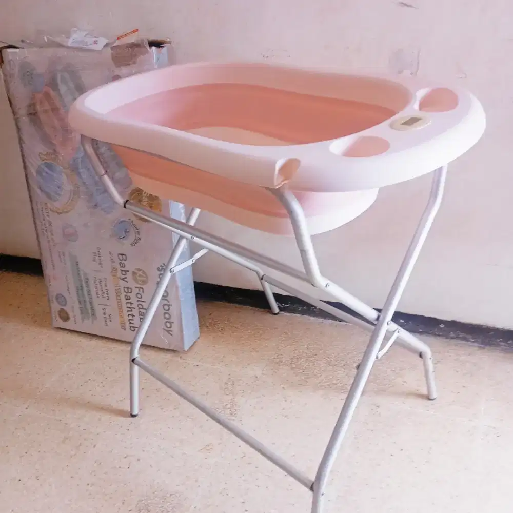 Sugarbaby Bathtub
(F88) + Kaki bak mandi (Ikea)