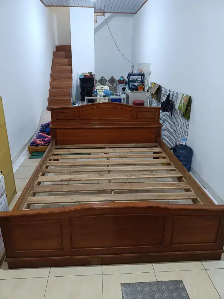 TEMPAT TIDUR KAYU JATI
