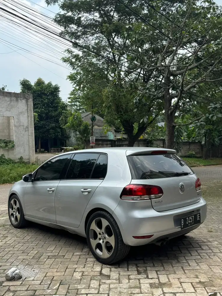 Volkswagen Golf 2010 Bensin