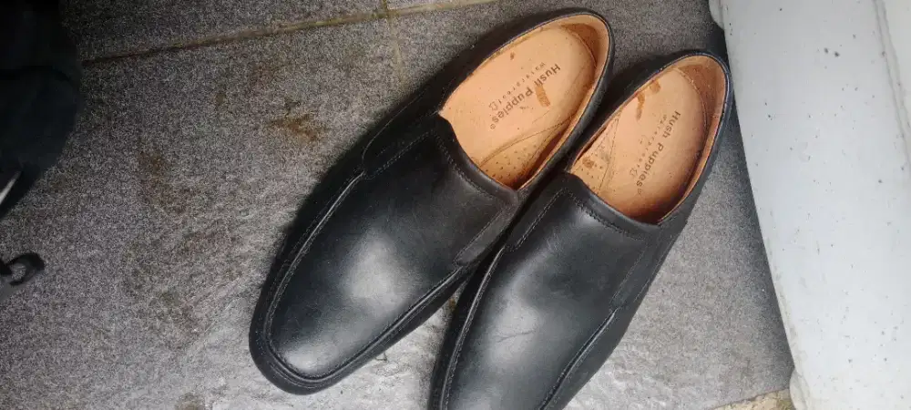 Sepatu kulit huspies minus tinggal ganti soalnya bahan kulit asli no42