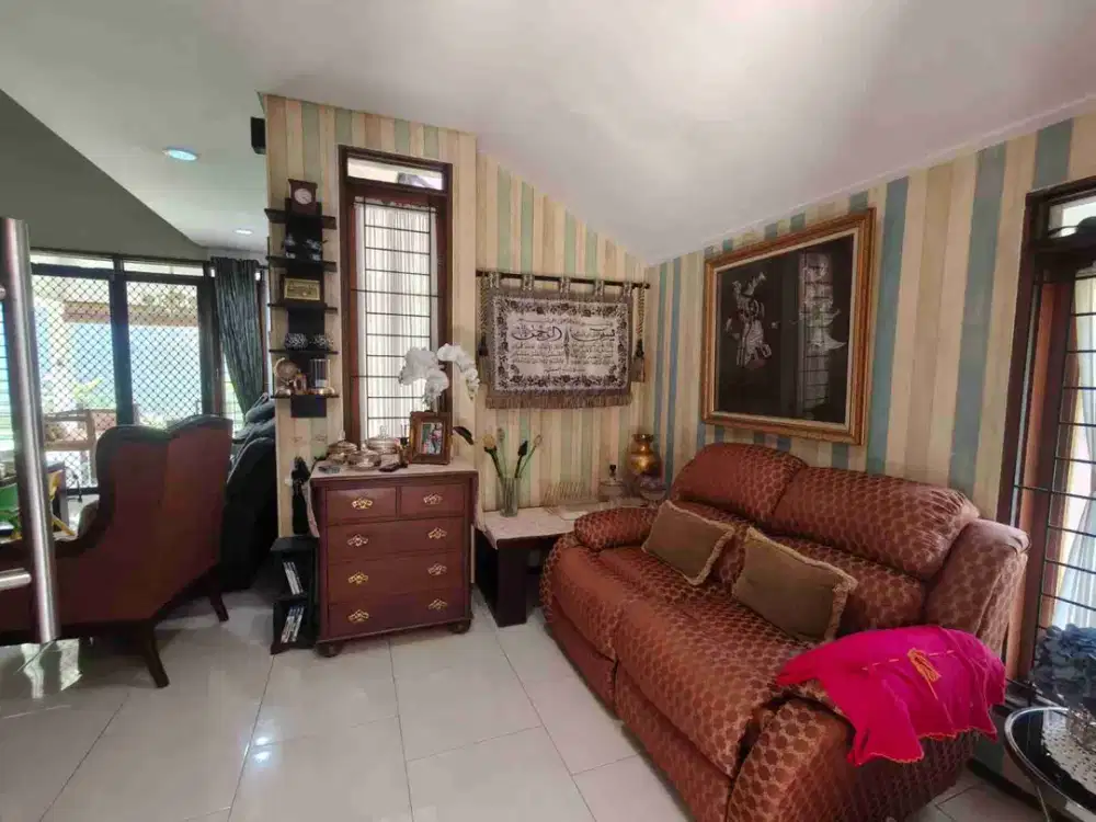 Di jual cepat rumah jl. Jombang raya pondok aren,samping perumahan villa Bintaro regency Tangerang