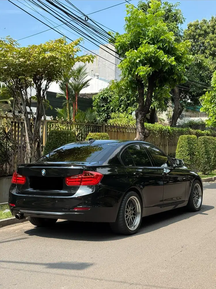 BMW 320i 2015 Bensin