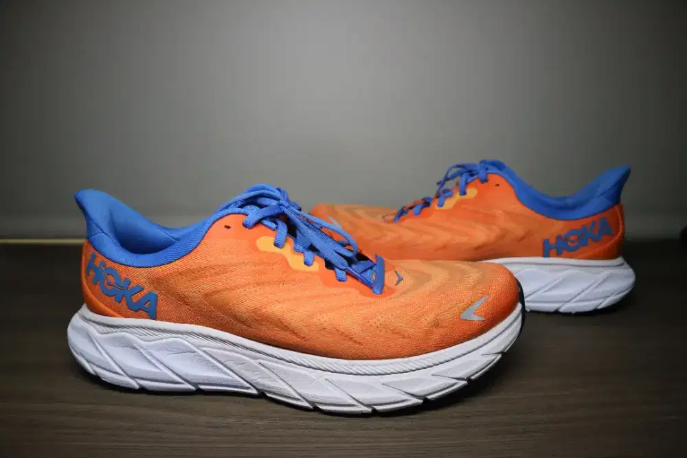 Hoka Arahi 6 orange ukuran 44.5