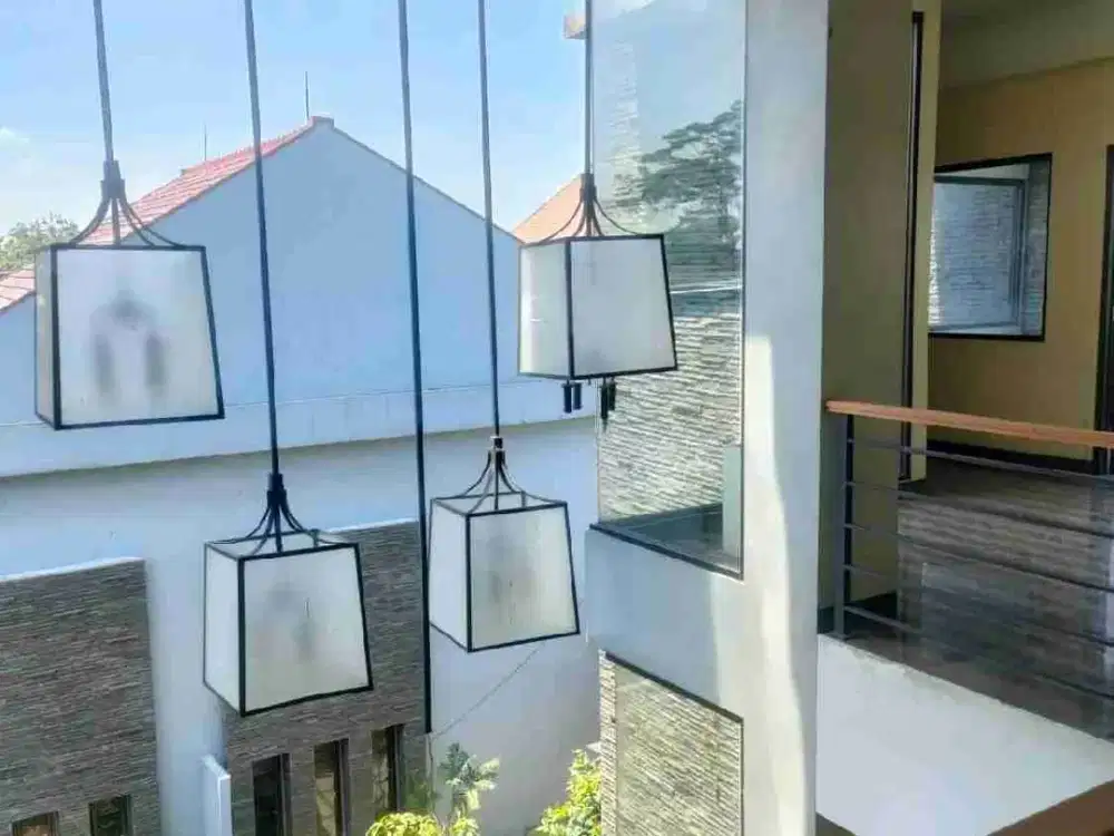 Rumah Mewah 3 Lantai Nuansa Villa di Alternatif Sentul