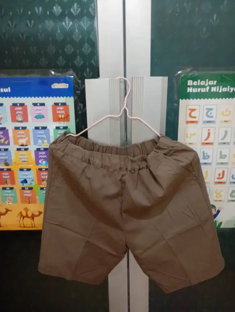 Celana Pendek Tolliver Warna Coklat LP64cm Panjang 46cm