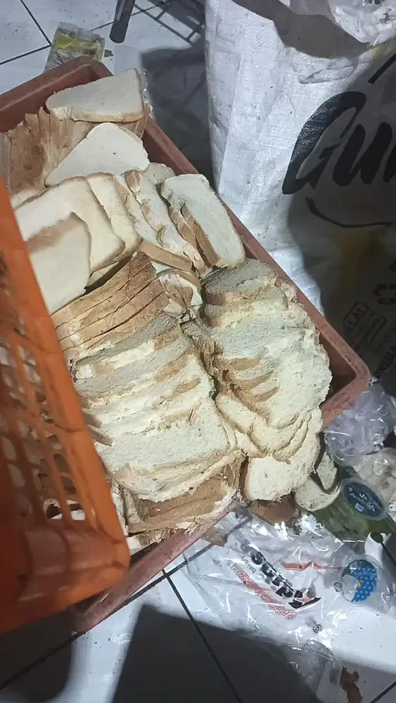 PAKAN IKAN / AYAM / BURUNG