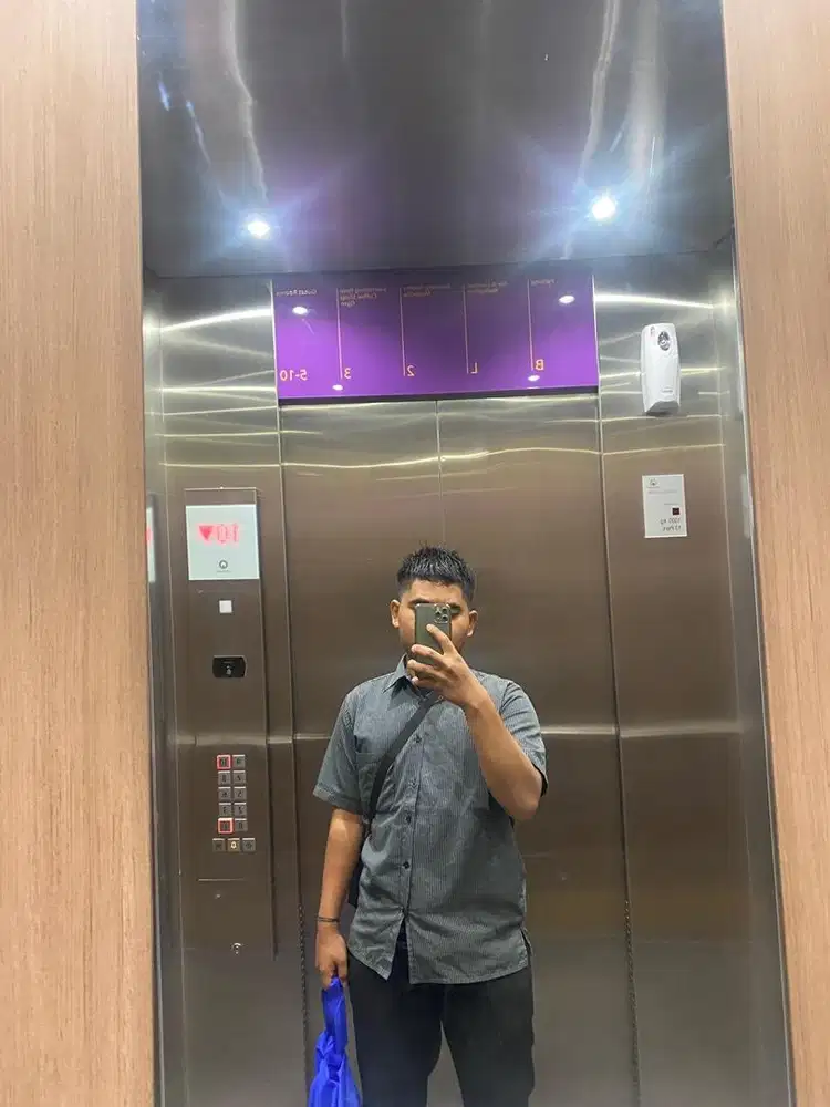 Sedang mencari pekerjaan sebagai driver