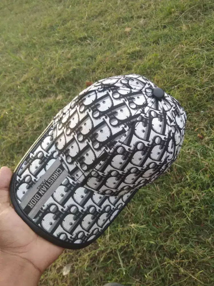 Jual topi crhristian dior