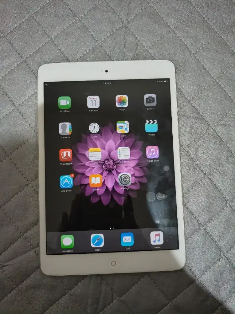 Ipad Air 1st Gen 32GB
Wifi + Cell