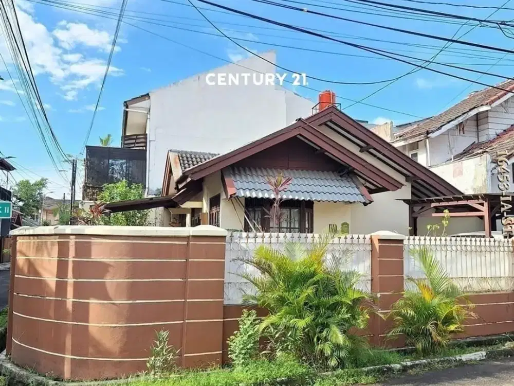 Dijual Rumah Hook Halaman Luas Lokasi Dekat Stasiun Pondok Ranji