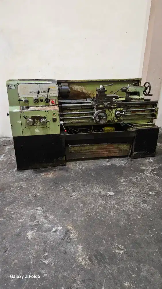 Dijual mesin bubut tipe C 6132A