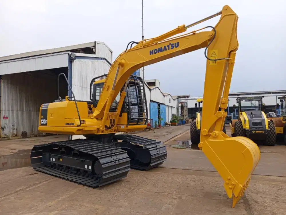 Excavator KOMATSU PC130F