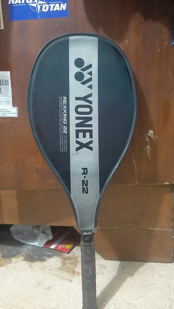 barang ori, body masih mulus , cuma minus senar aja putus buatan 1980