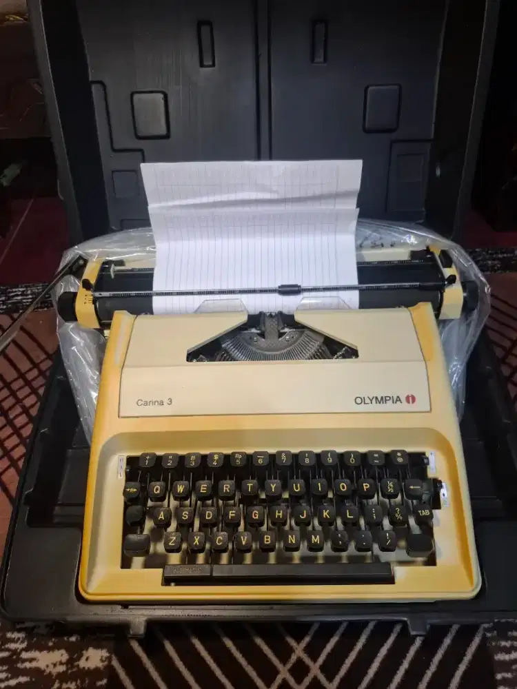 Mesin tik Antik Merk OLYMPIA Normal
