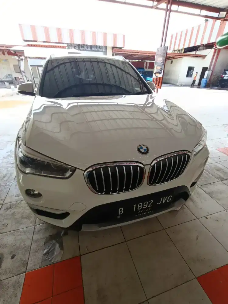 BMW X1 White with panorama roof