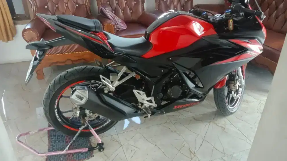 Motor CBR150 CC Like New 2023 NOPOL AD SOLO  Lokal Klaten