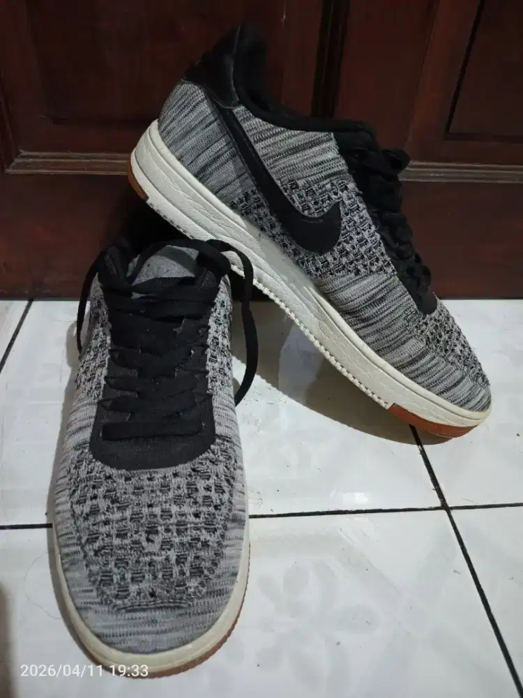 Nike Air Flyknit Low Size 43