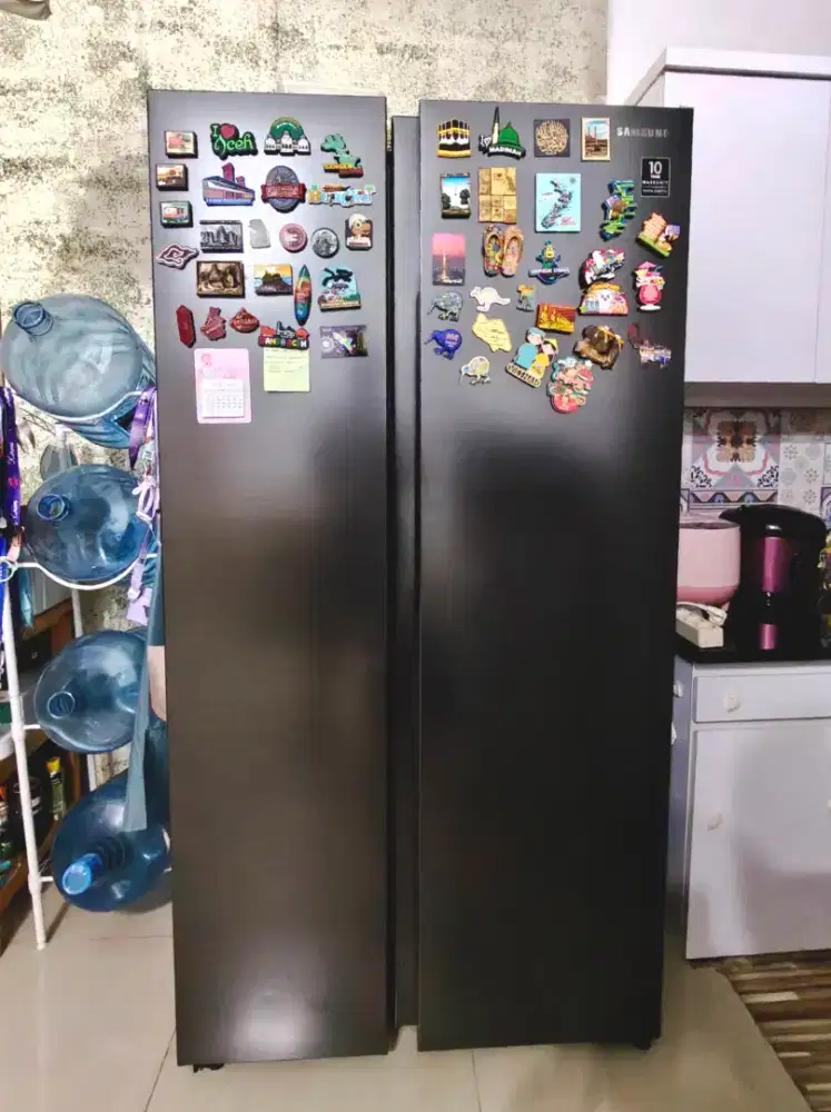 Lemari Es Samsung Side By Side Tipe RS62R5041B4 Body Mulus 90%