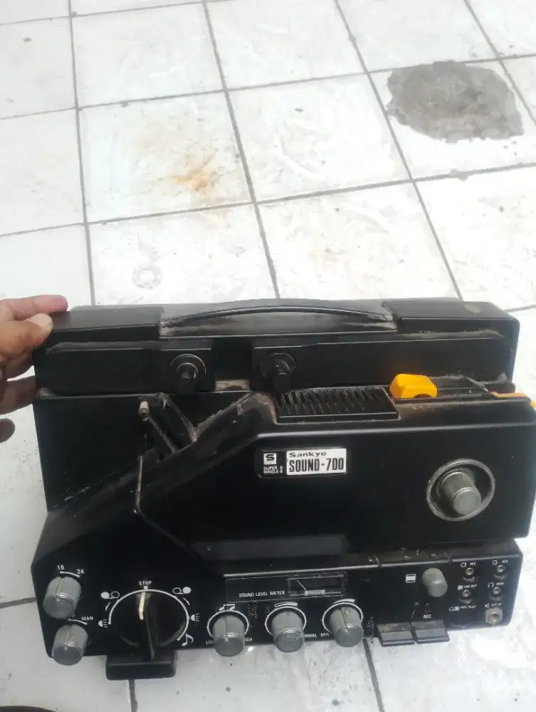 Proyektor sankyo 700