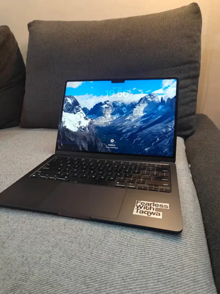 Macbook Air M2 8/256 Tahun 2022