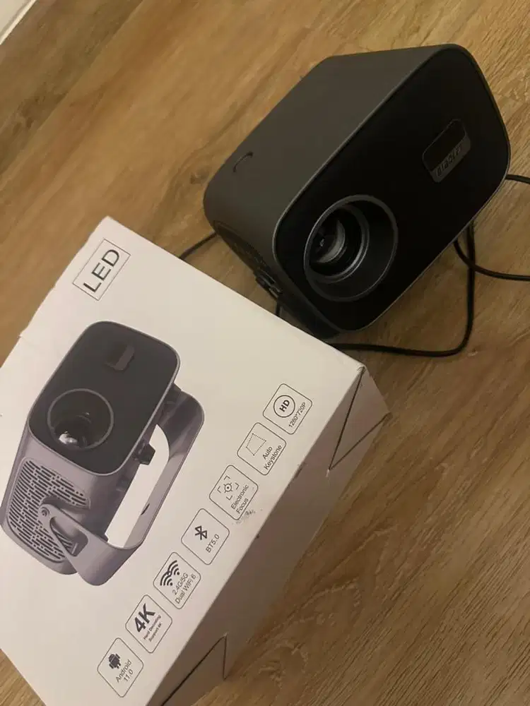 Proyektor HD kondisi bagus Like New