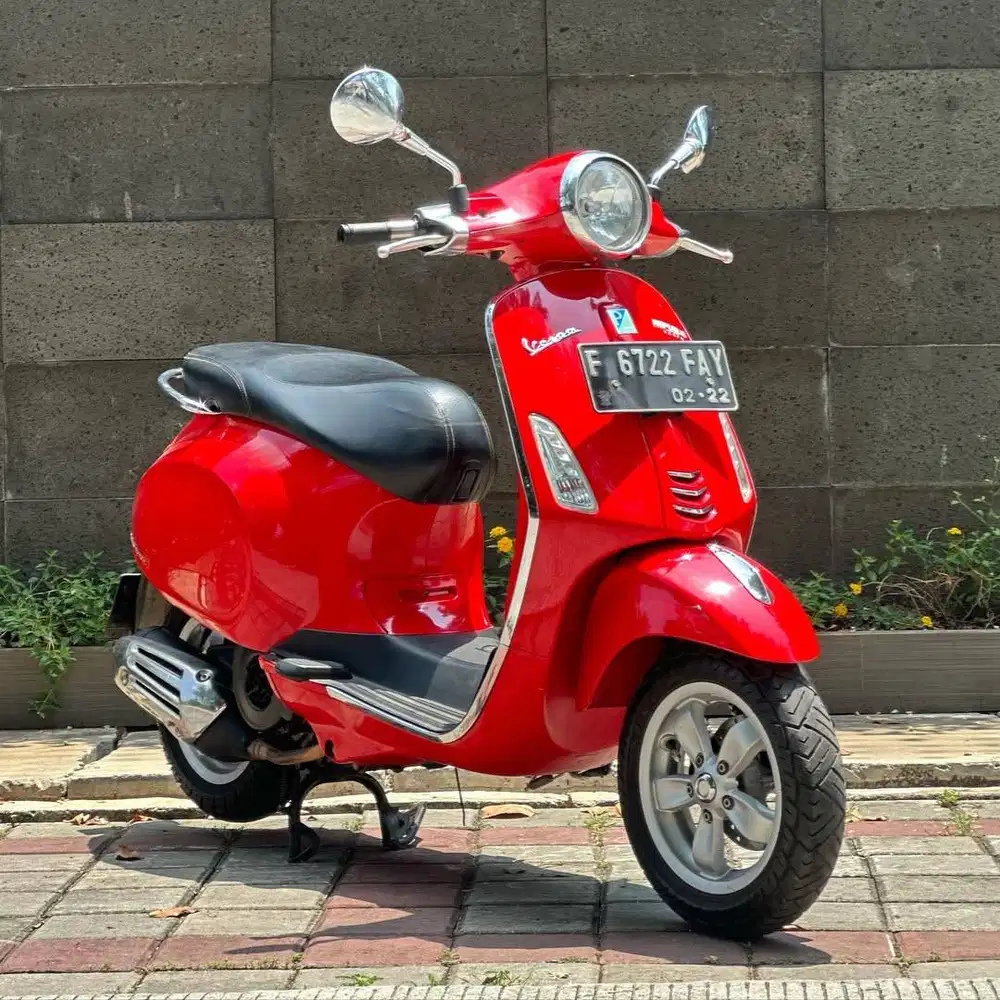 Jual cepat Piaggio Vespa Primavera IGET 150 TAHUN 2016 warna Merah.