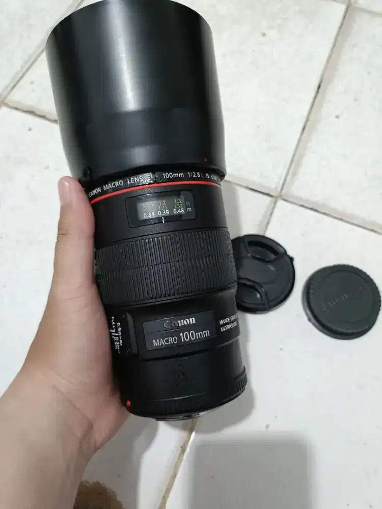 CANON EF 100MM F2.8L IS USM LIKENEW