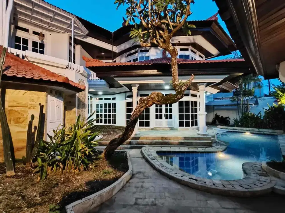 Dijual rumah semi villa  lantai 2 area tuban semi furnish